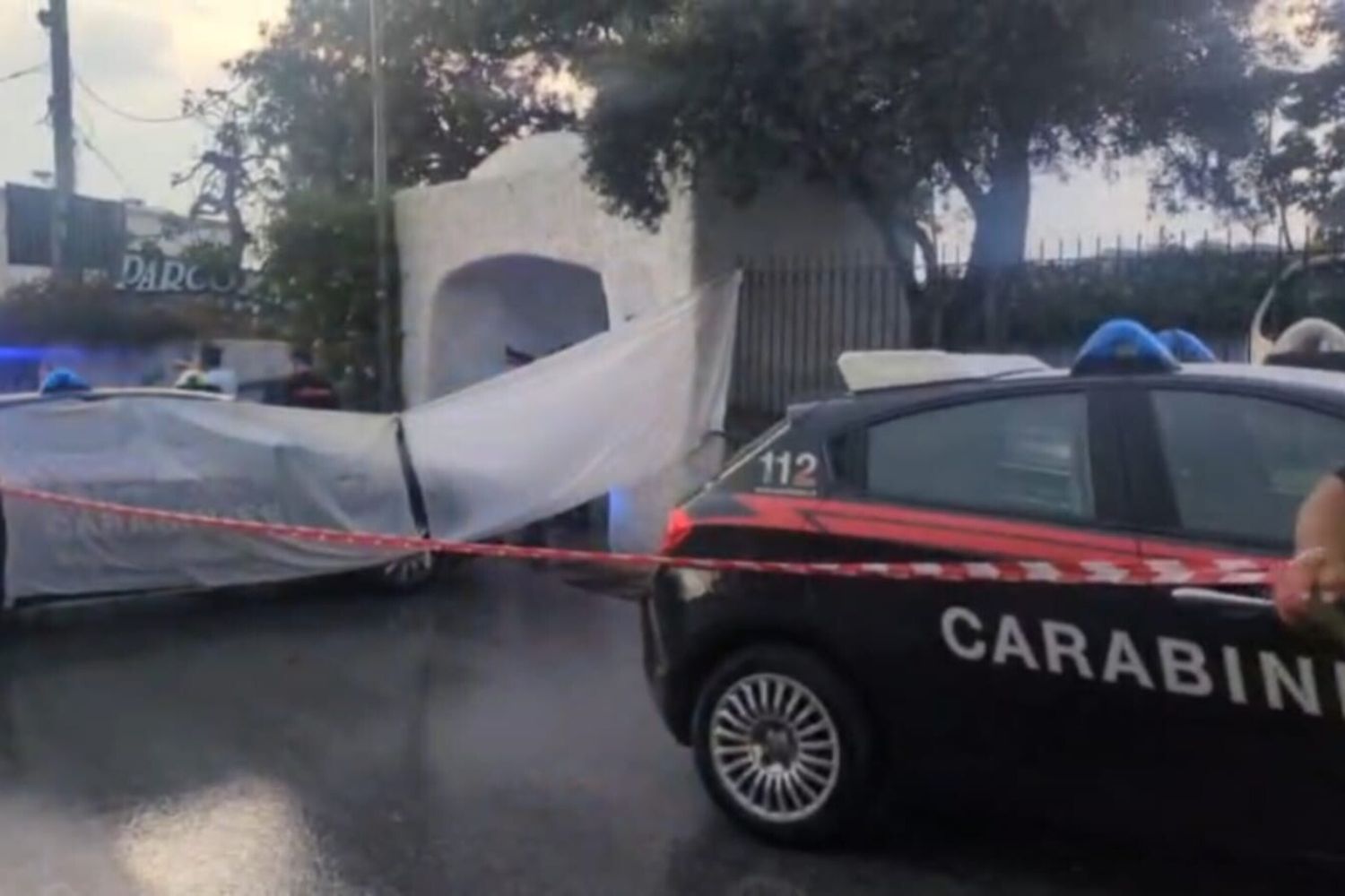 Sparatoria per motivi passionali, tre morti a Forio d'Ischia. Gravissima una donna [VIDEO]