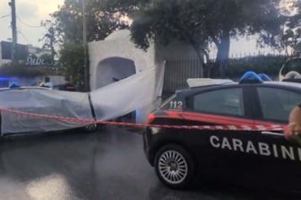Sparatoria per motivi passionali, tre morti a Forio d'Ischia. Gravissima una donna [VIDEO]