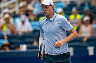 Jannik Sinner in finale a Cincinnati. Atrmane ko 7-6 6-2