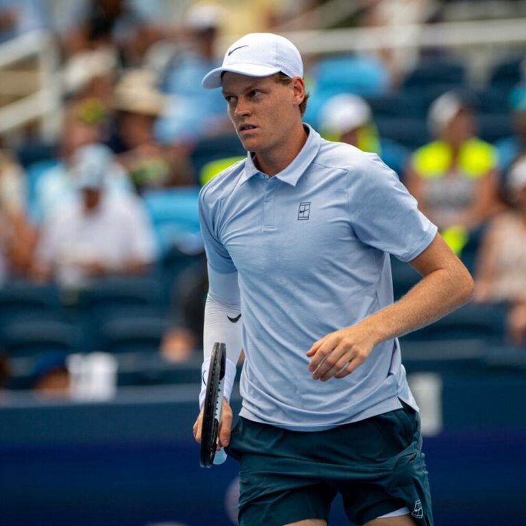 Jannik Sinner in finale a Cincinnati. Atrmane ko 7-6 6-2