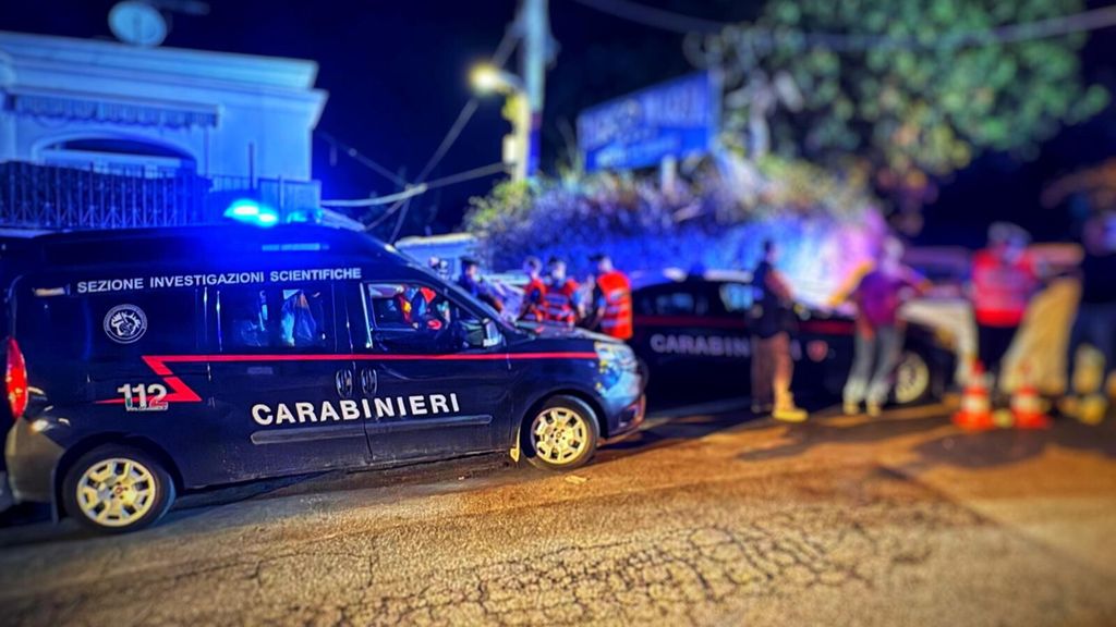 Sparatoria per motivi passionali, tre morti a Forio d'Ischia. Gravissima una donna [VIDEO]