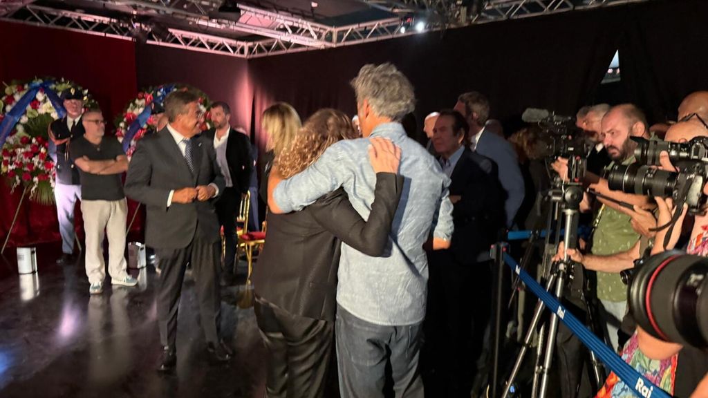 Fiorello e l'abbraccio con la figlia di Baudo, Tiziana