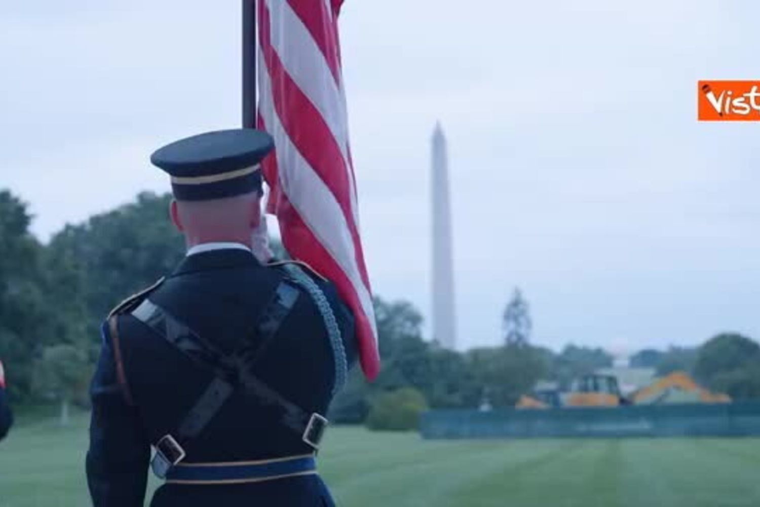 Meloni arriva alla Casa Bianca per l'incontro con Trump e Zelensky