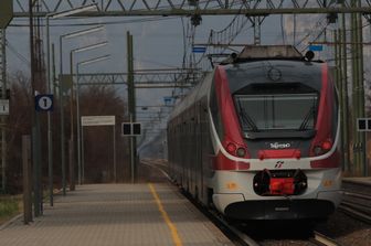 Scontro tra treno regionale e merci a Trento, tre feriti e linea sospesa