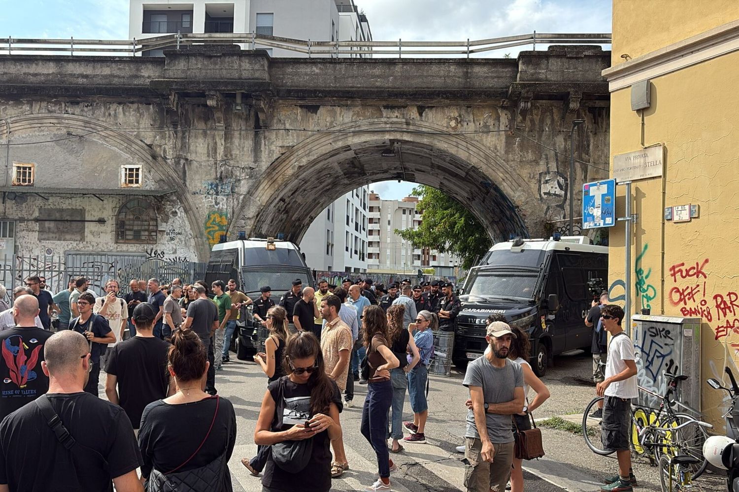 Sgomberato il Leoncavallo dopo 31 anni