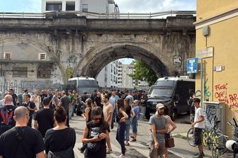 Sgomberato il Leoncavallo dopo 31 anni