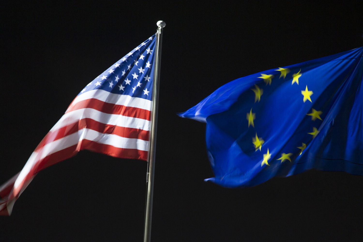Usa Stati Uniti Ue Unione Europe America vertice summit Berlino