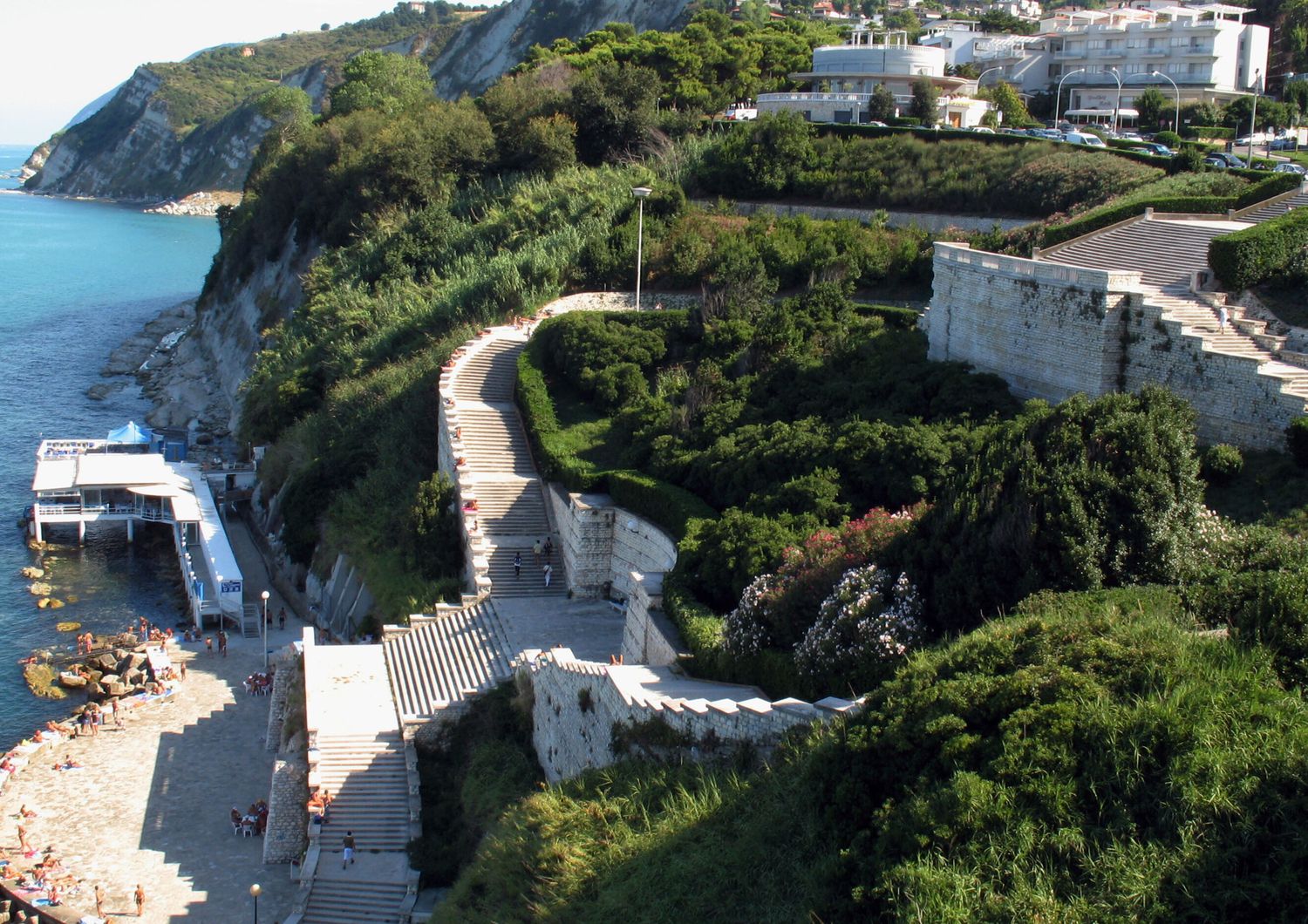 Ancona, la città dove il sole sorge e tramonta sul mare