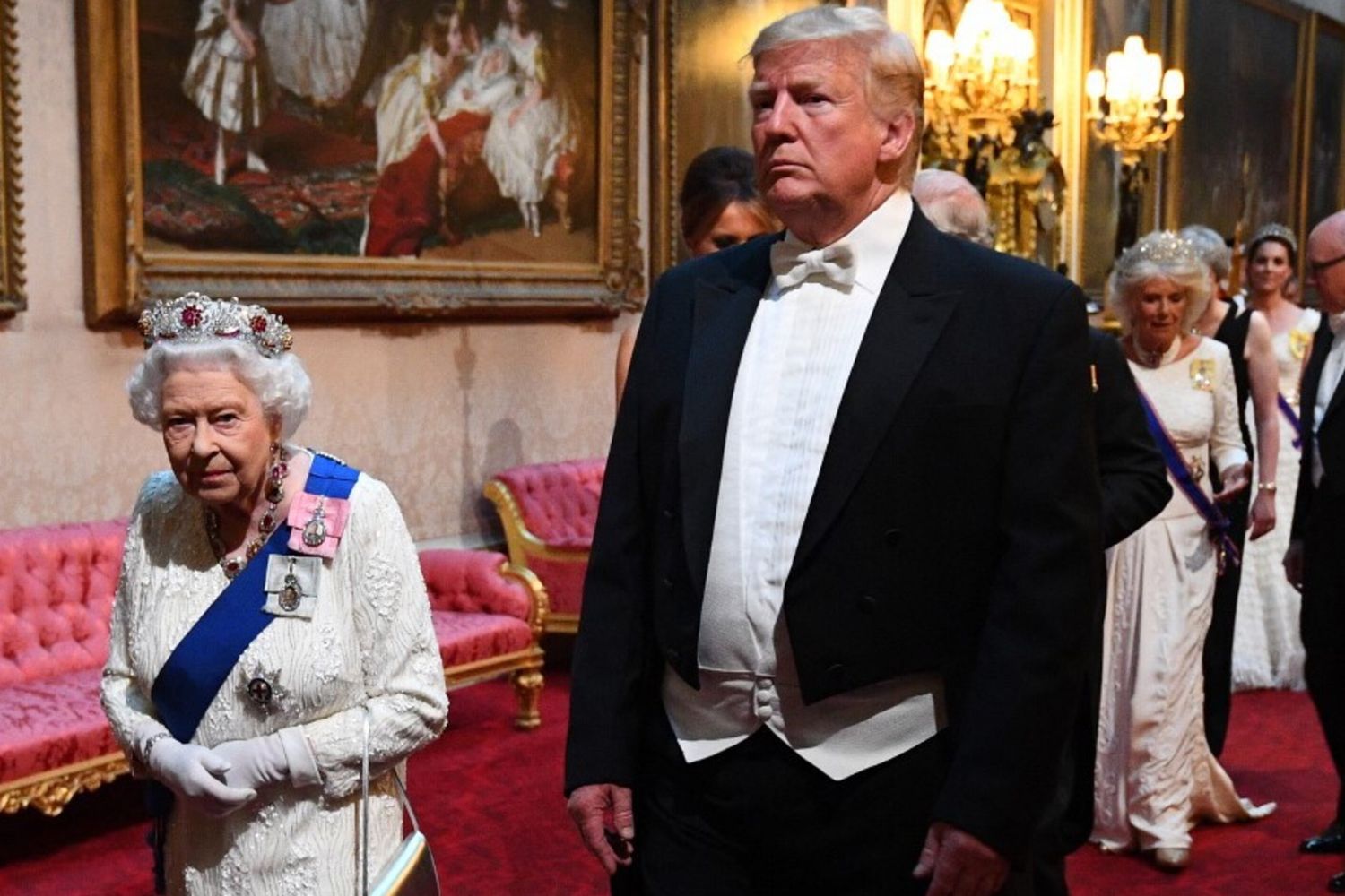 La regina Elisabetta e Donald Trump