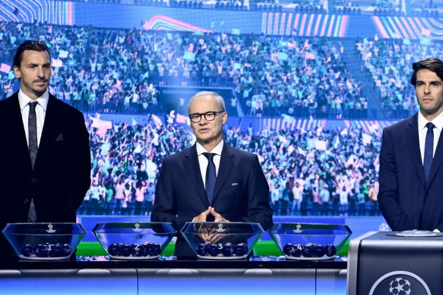 Il vice segretario generale della UEFA Giorgio Marchett,  Zlatan Ibrahimovic  e l'ex calciatore brasiliano Kakà