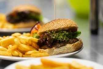 hamburger, patatine (AFP)