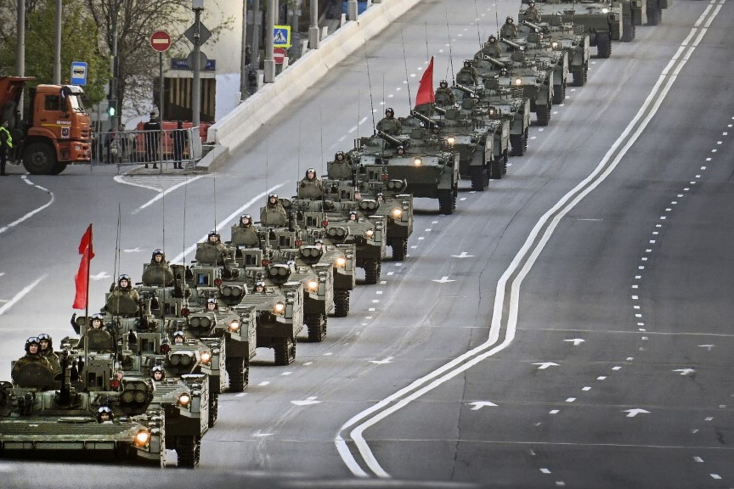 V-Day: Putin a Mosca con i leader anti-Occidente. Ecco le presenze europee