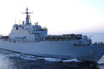 Le navire d'assaut amphibie San Giusto de la Marine italienne a fait escale à Tunis