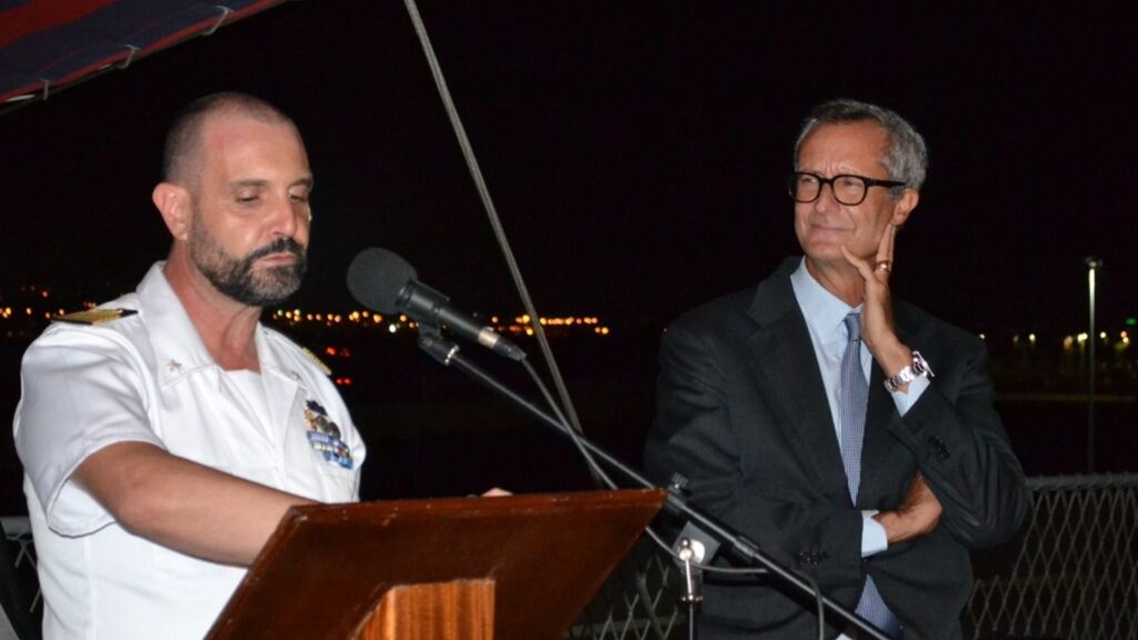 La nave d'assalto anfibia San Giusto della Marina Militare italiana ha fatto scalo a Tunisi