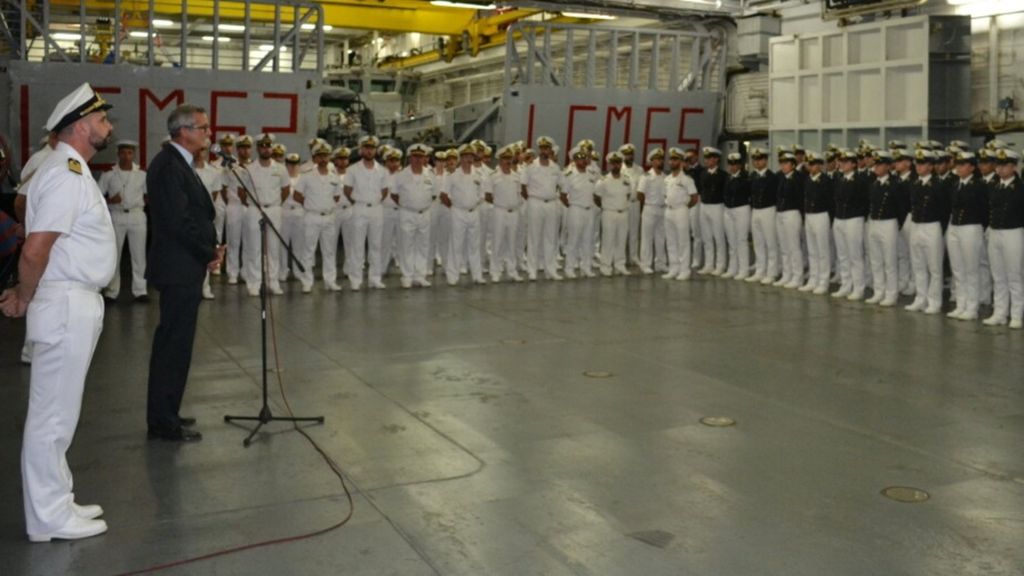 La nave d'assalto anfibia San Giusto della Marina Militare italiana ha fatto scalo a Tunisi