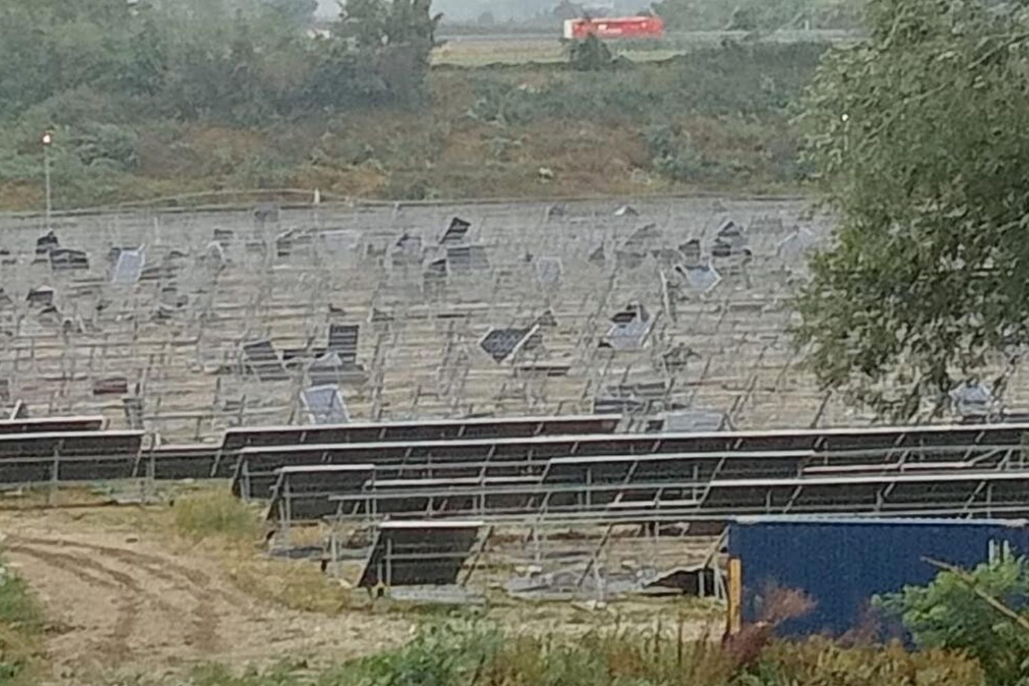 Impianto fotovoltaico distrutto da una tromba d'aria