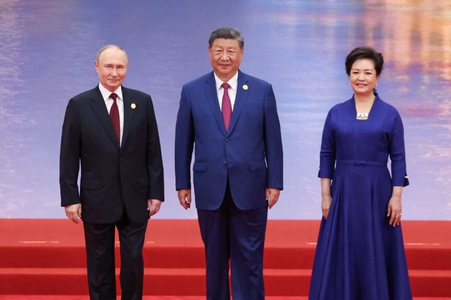 Vladimir Putin, Xi Jinping e la moglie Peng Liyuan