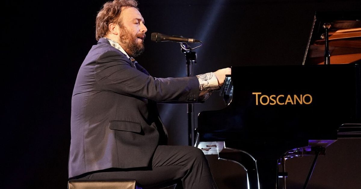 Paura al concerto, cede la struttura luci e sfiora Raphael Gualazzi al pianoforte