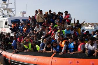 Migranti: arrivi nel 2025 in leggero aumento, ma flussi ridotti del 50% rispetto al 2023
