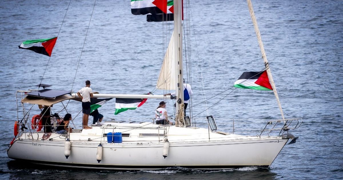 Quattro politici italiani salgono a bordo della Flotilla. Ritardata la partenza dall