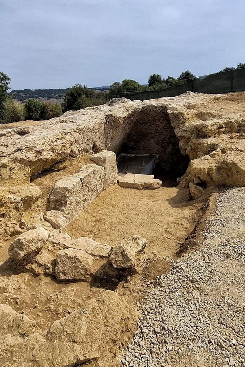 Scoperta una tomba etrusca inviolata a Tarquinia