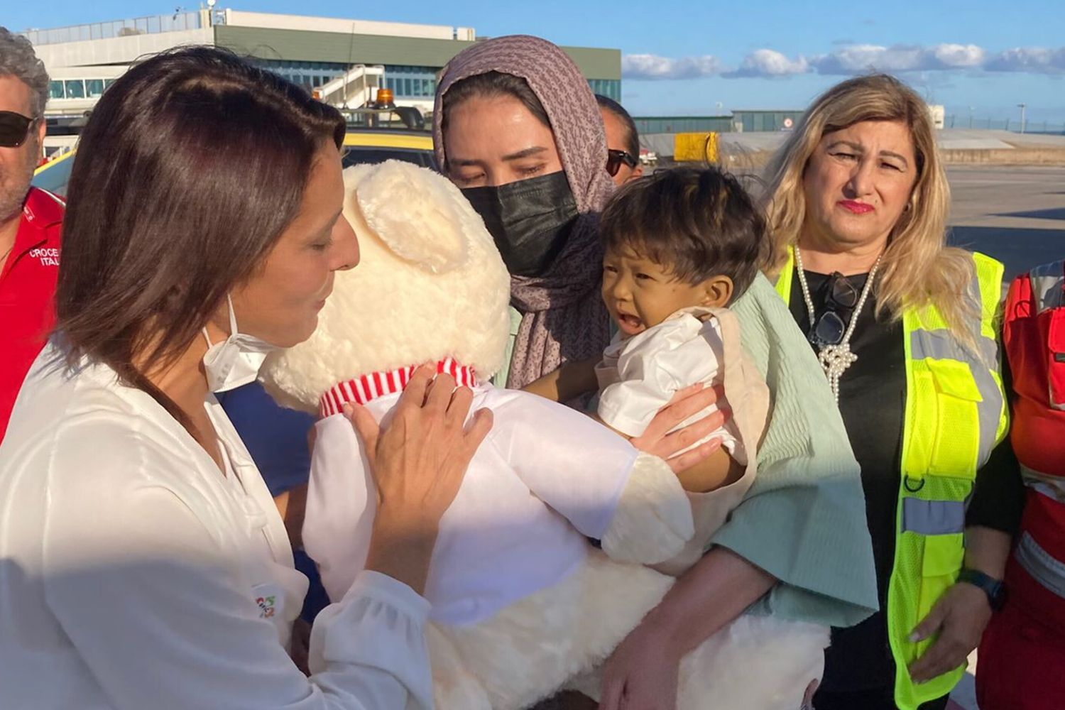 De l'Afghanistan, la petite Ayeda est à Palerme pour des soins vitaux