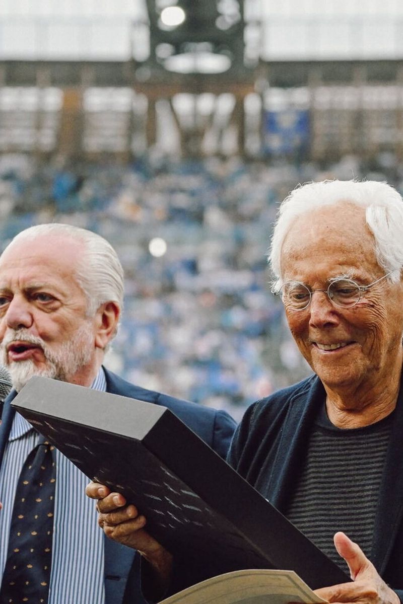 La sinergia tra Armani e il Napoli Calcio: eleganza, sport e identità