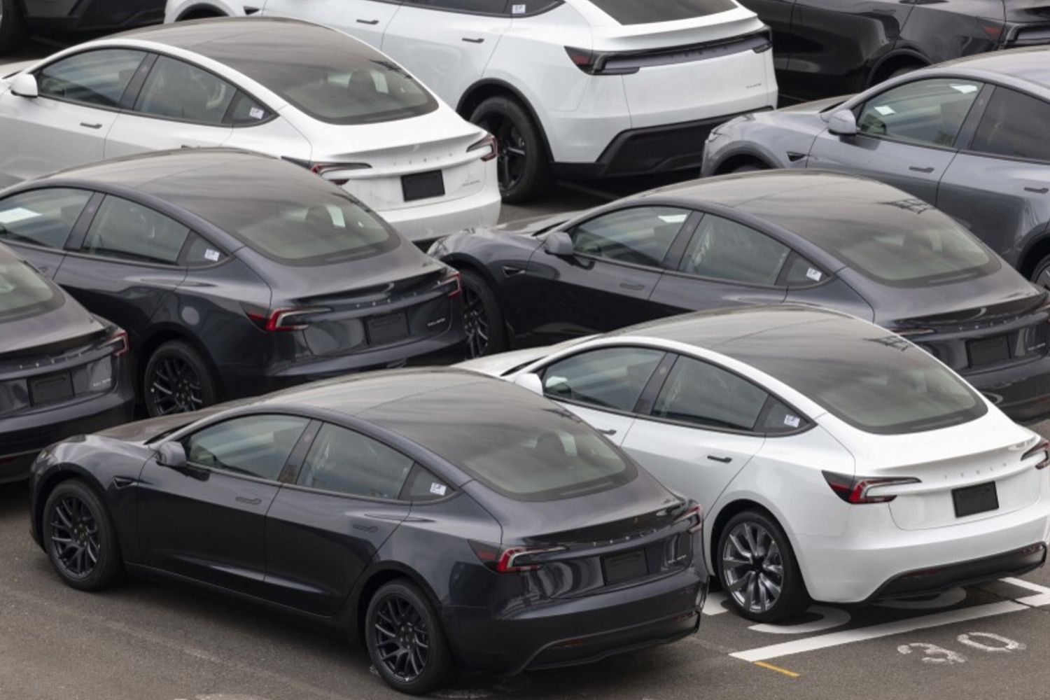 Compenso fino a 1.000 miliardi a Musk se centra gli obiettivi