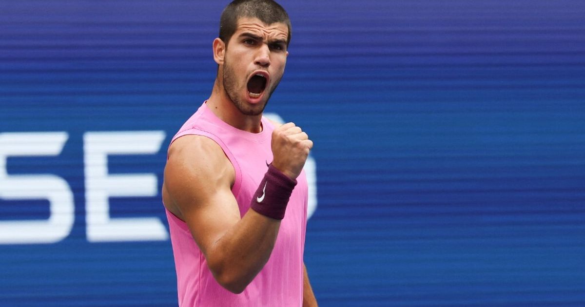 Alcaraz primo finalista, Djokovic eliminato in tre set