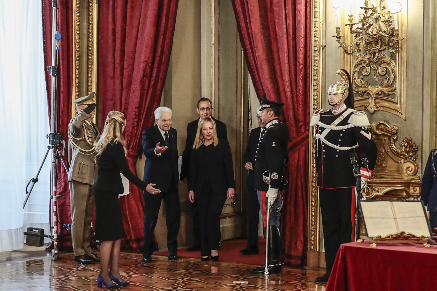 Meloni omaggia Armani, "io con un suo vestito il giorno del giuramento al Quirinale"