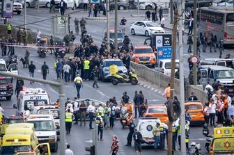 Gerusalemme, strage su un bus: morti 4 passeggeri, 11 i feriti. Uccisi due terroristi