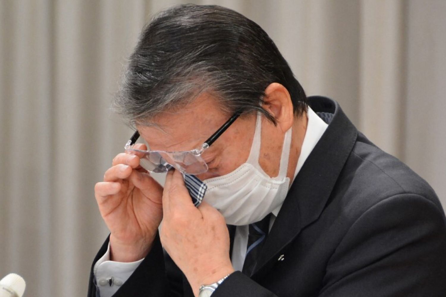 Eletto consigliere comunale nonostante 99 accuse di molestie sessuali, scandalo in Giappone