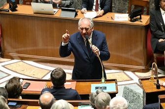 Bayrou, caduta governo, Francia