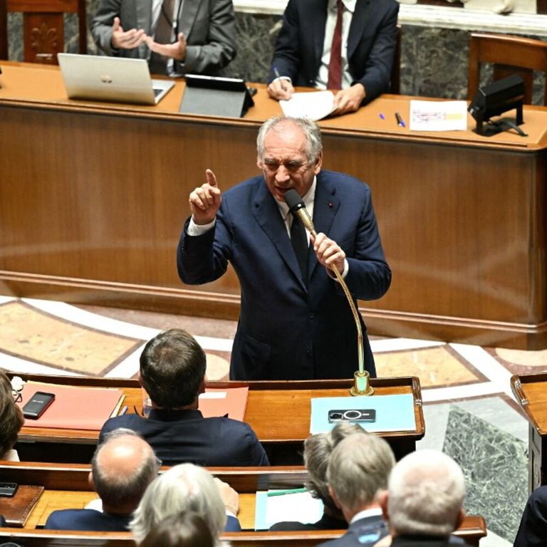 Bayrou, caduta governo, Francia