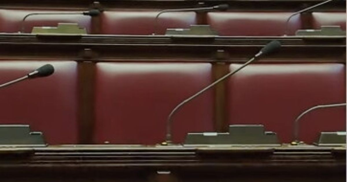 alla camera arrivano i nuovi microfoni stop agli interventi troppo lunghi