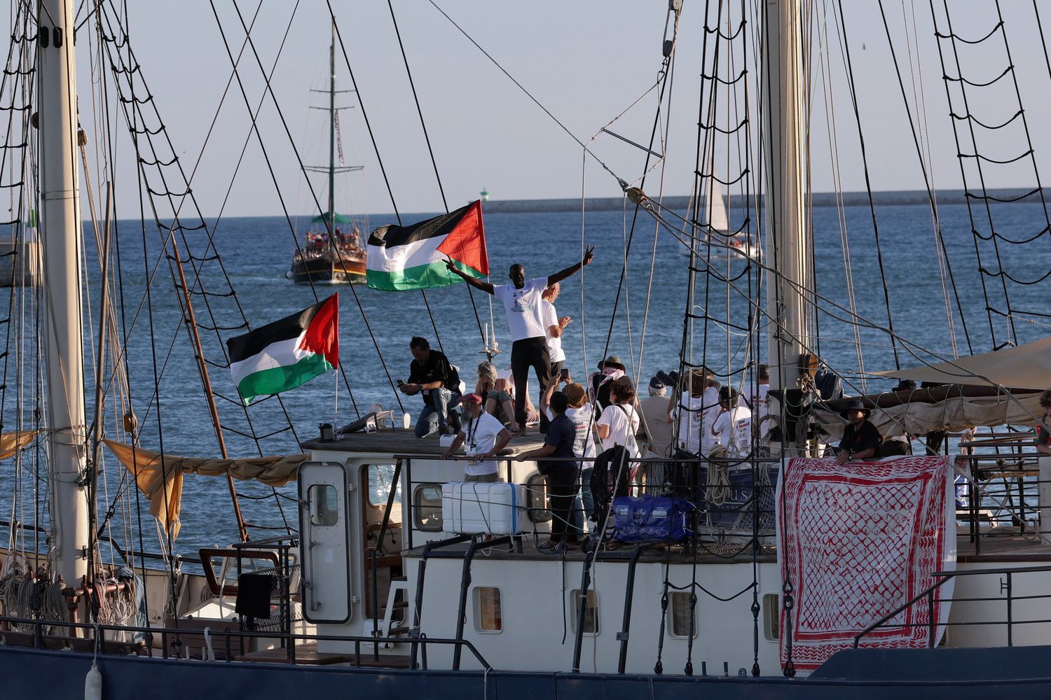 Una delle navi della Flotilla