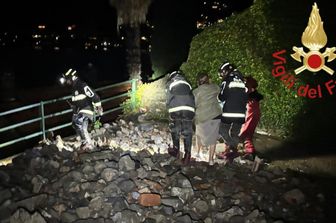 Maltempo nel Comasco, frane ed evacuazioni. Allerta arancione in cinque regioni