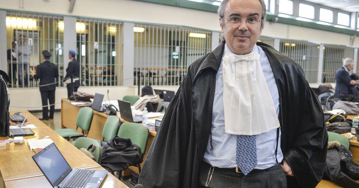 diffusione di lettere anonime e video intimi indagati a prato due politici del centrodestra