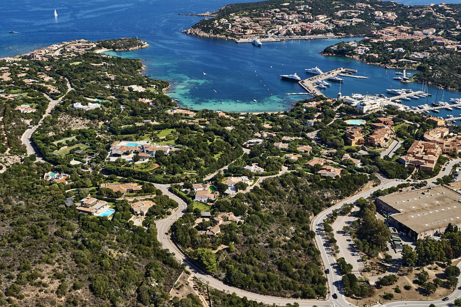 In spiaggia col pos per vendere 'falsi'. Blitz della Guardia di Finanza in Costa Smeralda