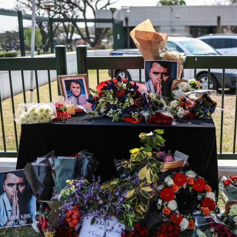 Fiori per Charlie Kirk