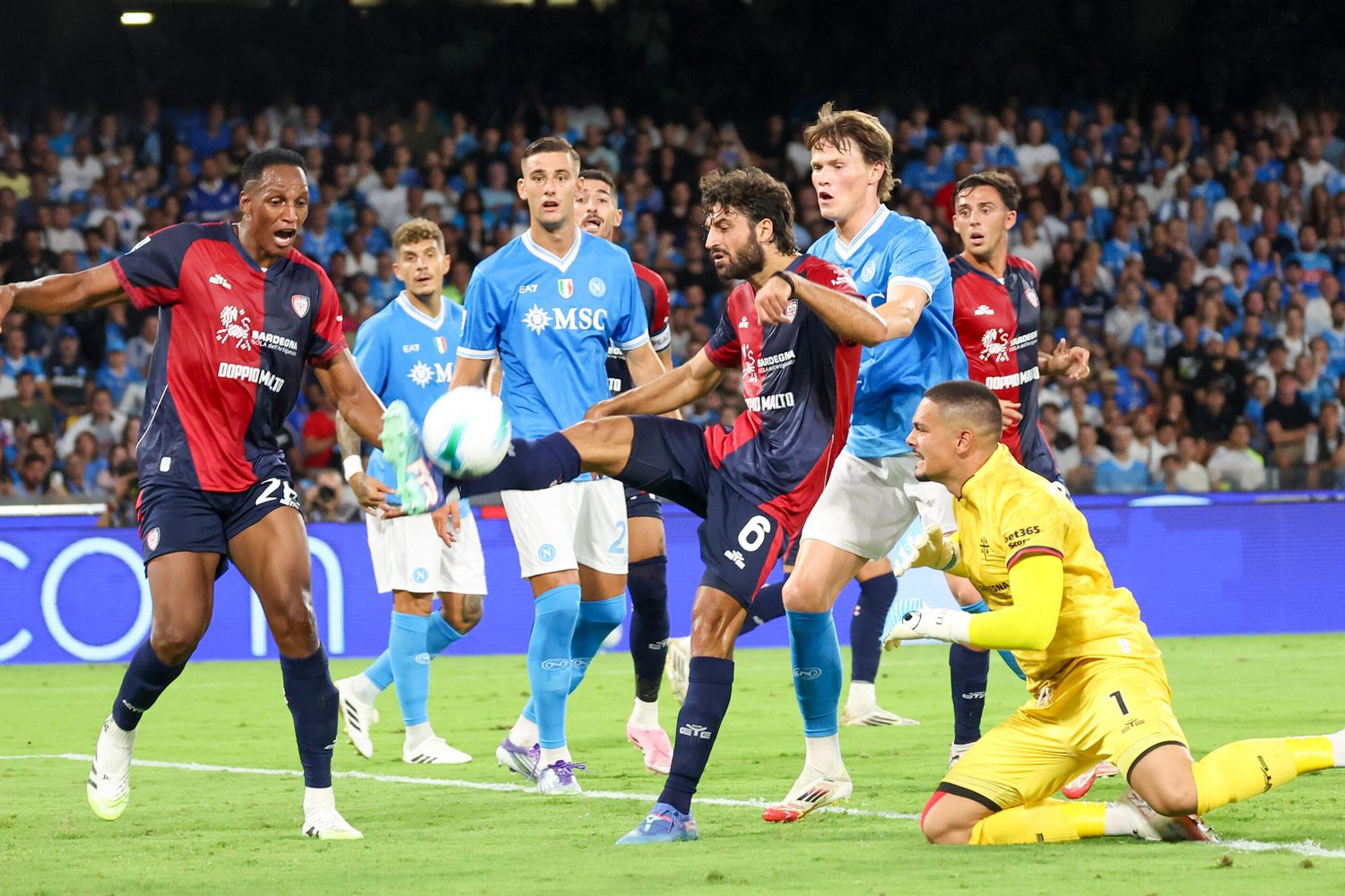 Mina e Felici regalano al Cagliari la prima vittoria, Parma ko