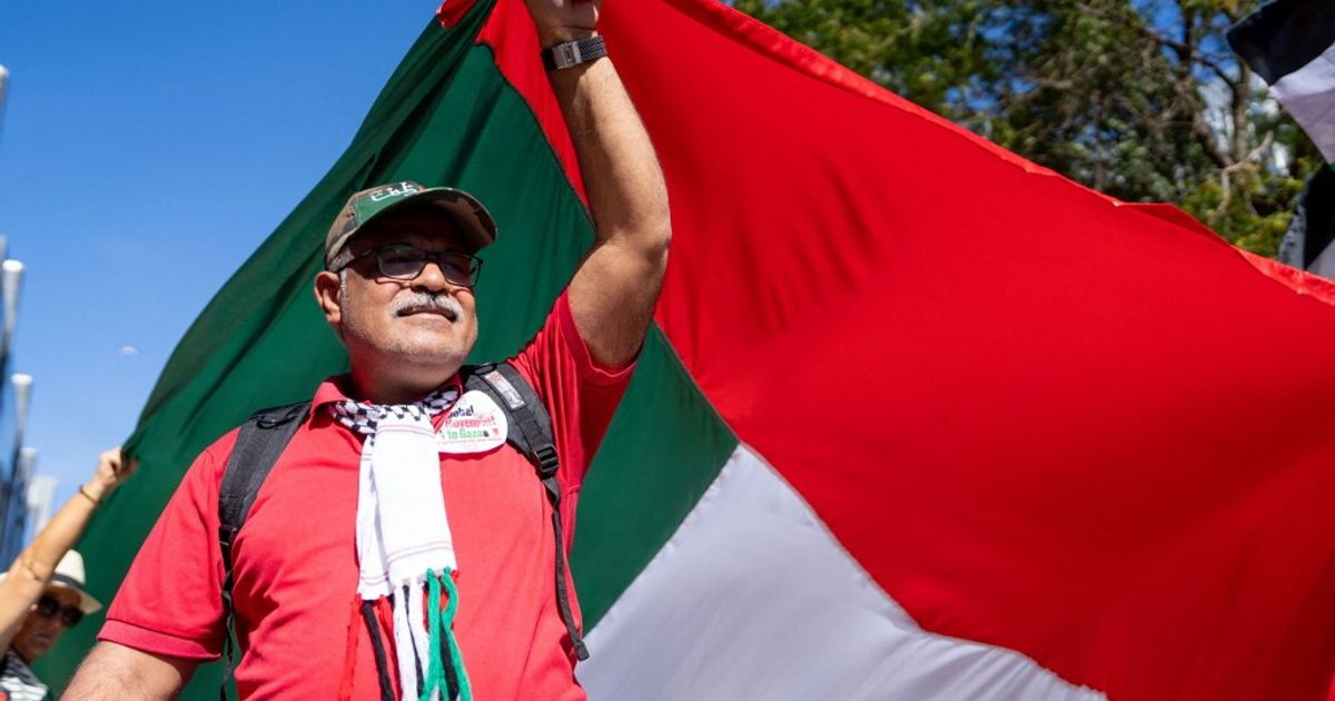 "State con Hamas". "No, siamo per la pace". Tensione a iniziativa filo palestinese a Palermo [VIDEO]