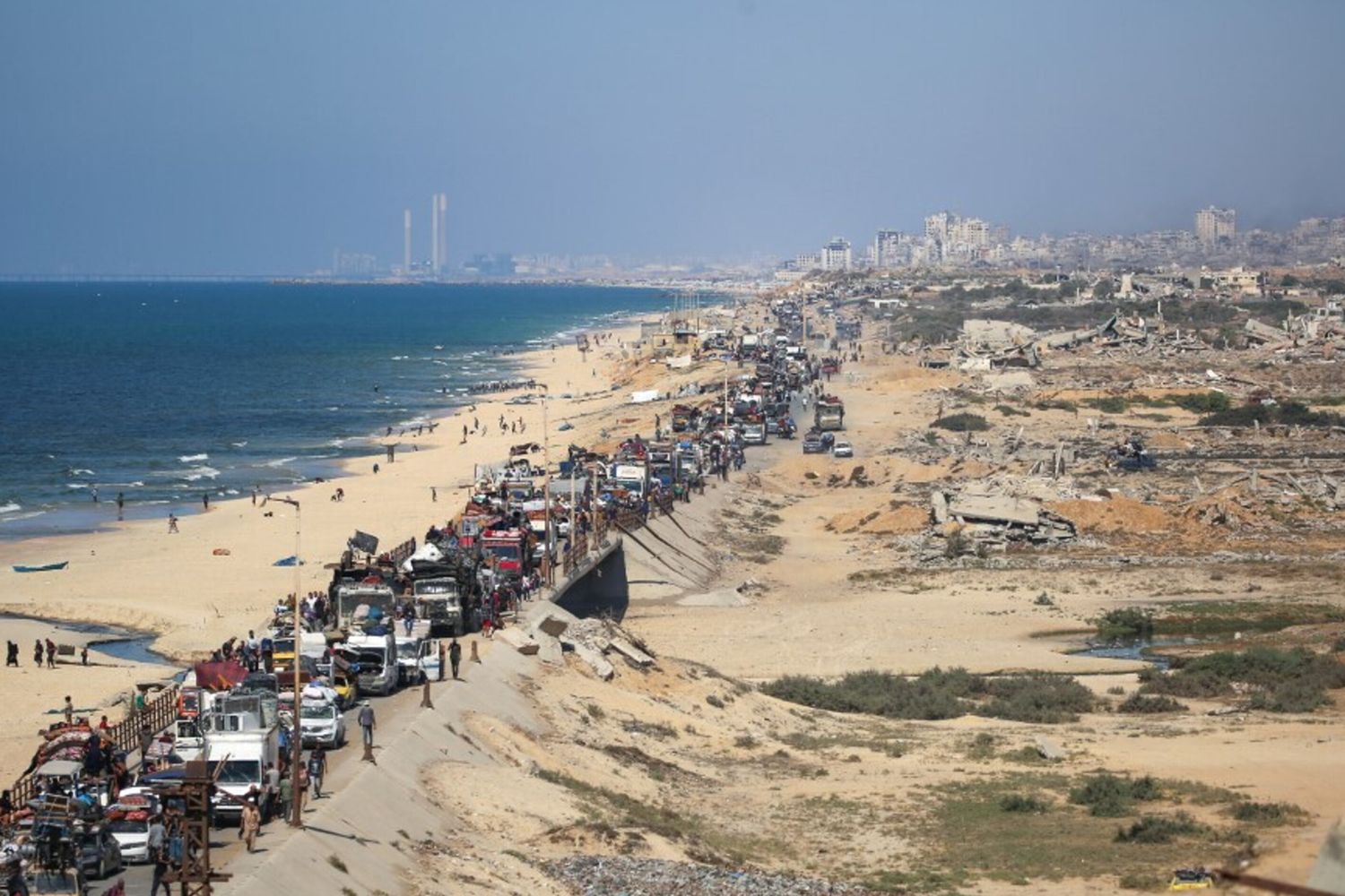 Centinaia di carri armati alle porte di Gaza City. E Trump avverte Netanyahu; "Qatar nostro alleato"