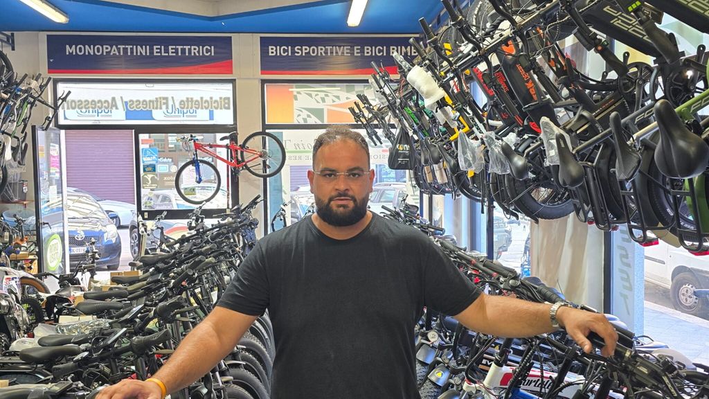 Studente 14enne derubato della sua bici. Un imprenditore gliene regala una nuova