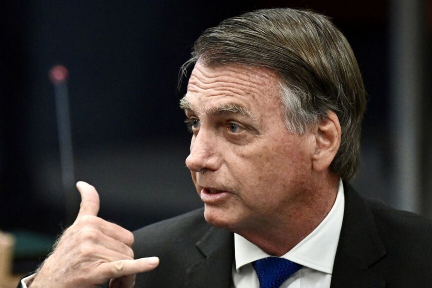 Ricovero d'urgenza per Bolsonaro, problemi renali e anemia dopo la condanna