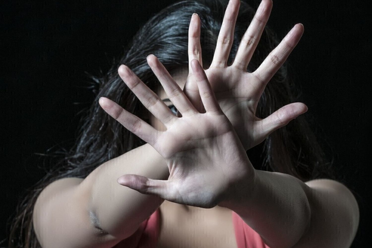 Violenta una 20enne al primo appuntamento dopo averla conosciuta via social, arrestato