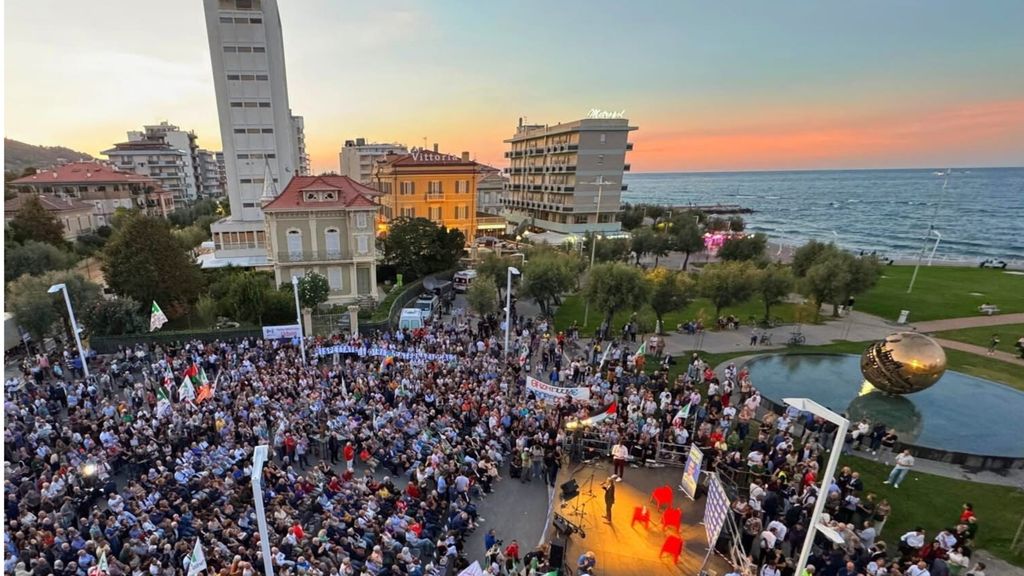 Comizio finale di Ricci a Pesaro