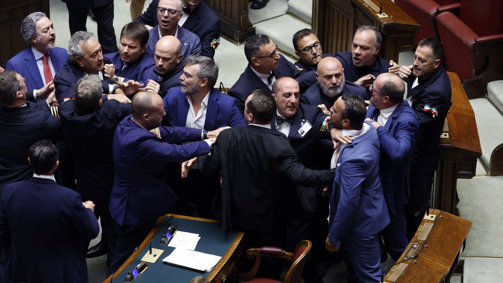 Separazione delle carriere dei magistrati: via libera della Camera, bagarre in aula. Meloni: "Riforma storica"