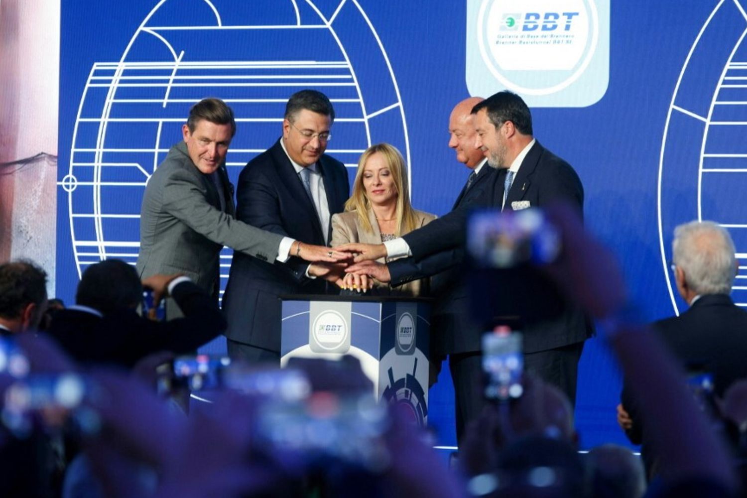 Peter Hanke, Apostolos Tzitzikostas,  Giorgia Meloni, Christian Stocker e Matteo Salvini