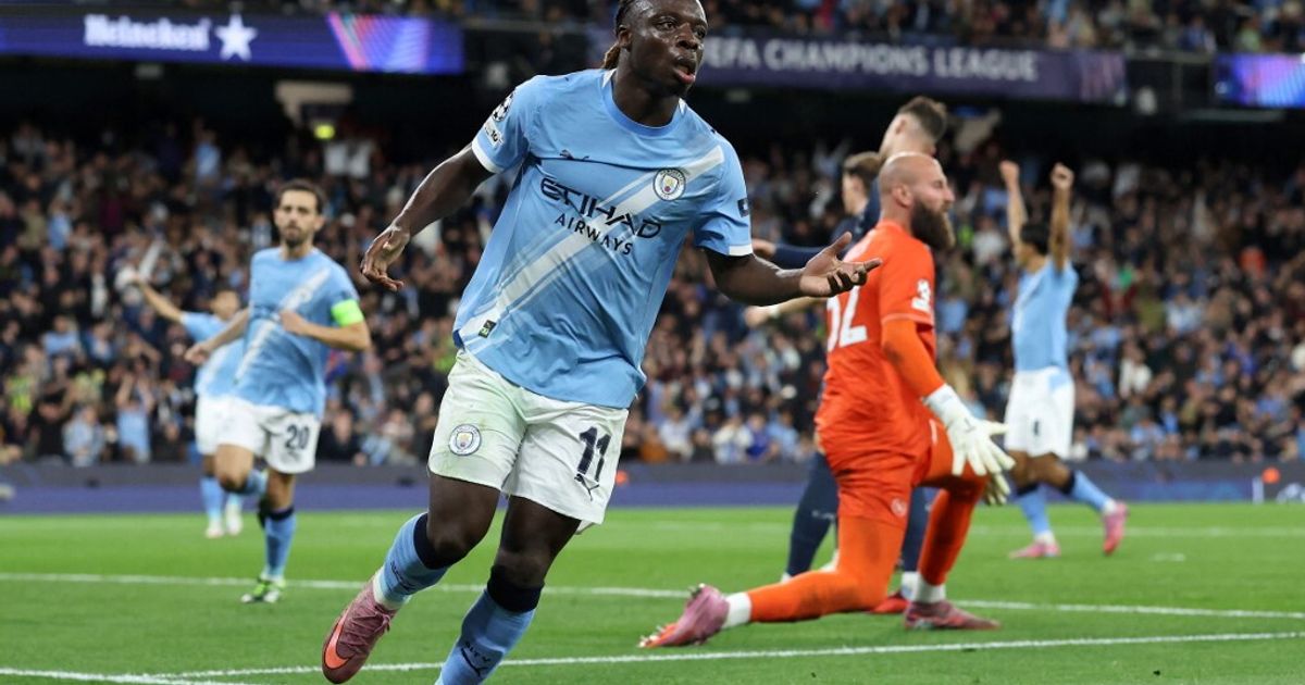 Il Manchester City vince 2 0 contro un Napoli in dieci uomini